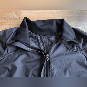 Lululemon Run: Lightweight Windbreaker Jacket Size 4
